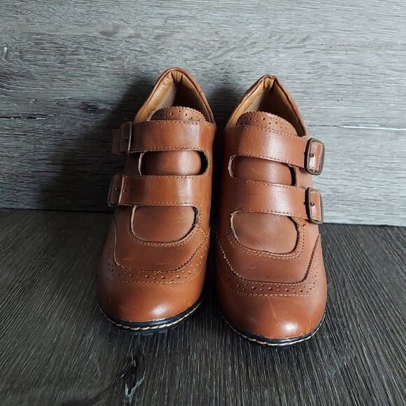 NEWEuro Soft By Sofft Sadira Women’s 7.5 Brown Booties Wingtip Buckle Shoe Heels - Picture 2 of 12